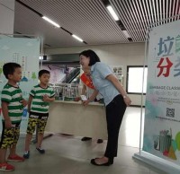 武漢地鐵全面推廣垃圾分類(lèi)，垃圾桶標(biāo)志已更換完畢