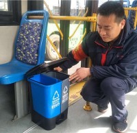 公交車分類垃圾箱來了，青島垃圾分類步入新臺階