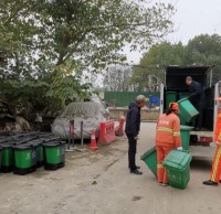 馬池墩社區(qū)更換分類垃圾桶，助力文明城市創(chuàng)建