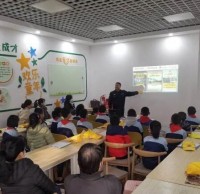 翡翠外灘社區(qū)開(kāi)展家校同行垃圾分類(lèi)宣傳活動(dòng)
