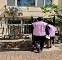 八大關(guān)街道福山路社區(qū)垃圾分類入戶宣傳活動(dòng)
