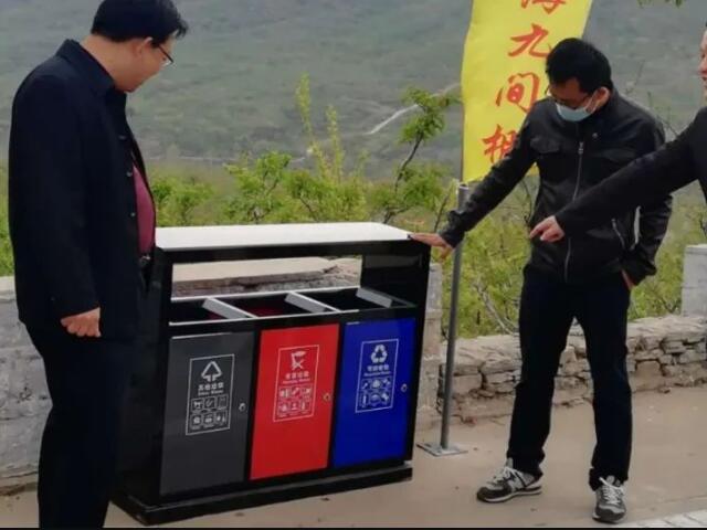 50個(gè)大型分類垃圾桶上山了